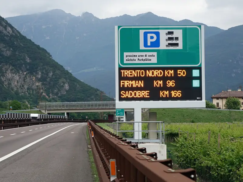 2016_segnaletica pannello area sosta TIR mezzi pesanti (1).JPG